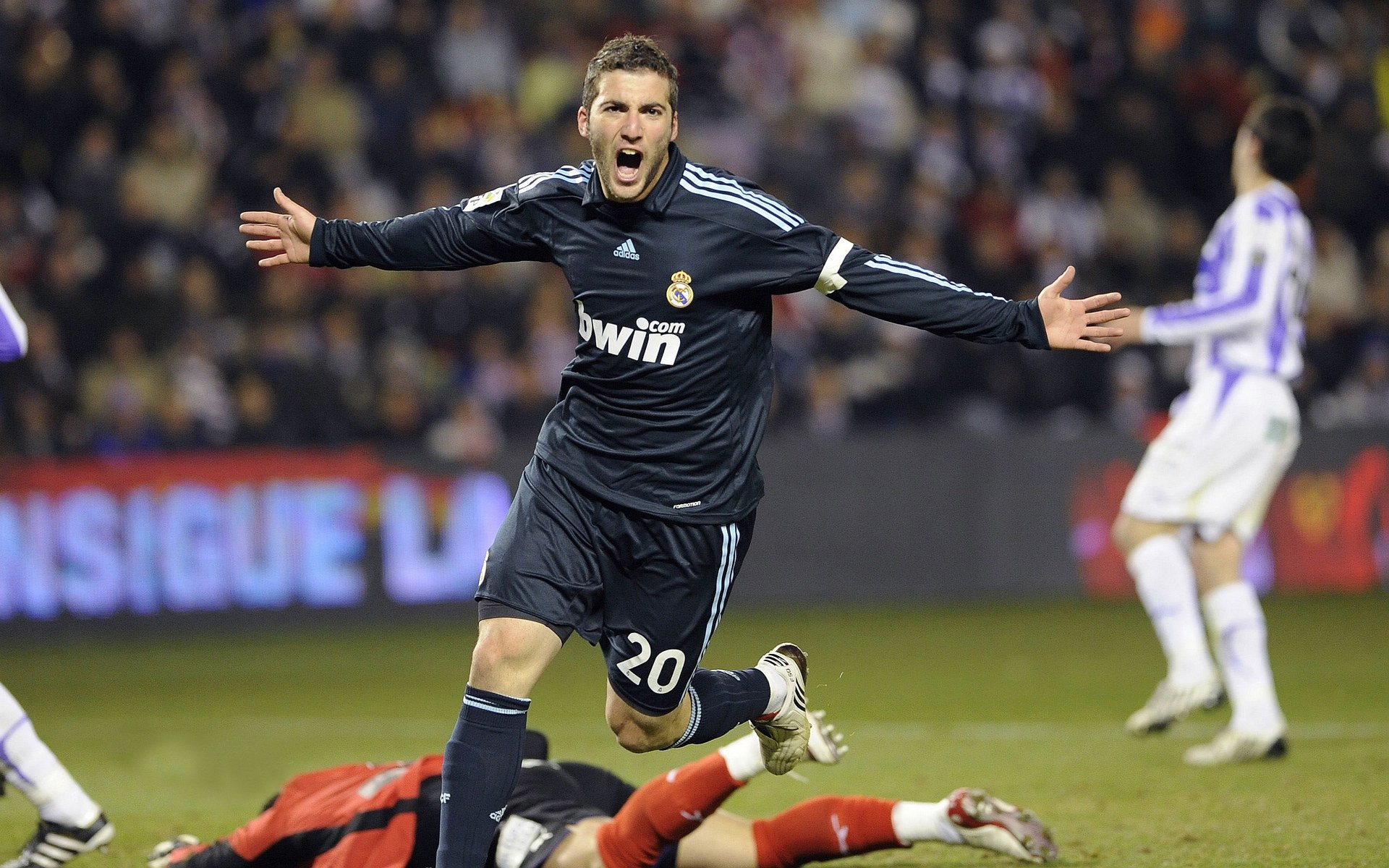 贝克汉姆：从被国家队抛弃到救世主，万人迷的救赎，你知道贝克汉姆吗